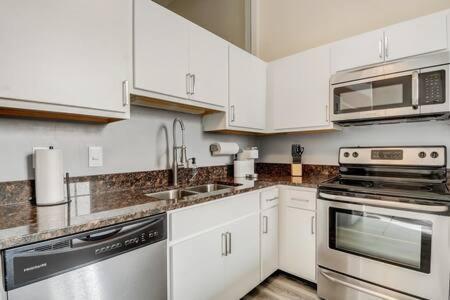 Cozysuites - 2Br With Direct Skybridge Access #5 Indianapolis Exterior photo