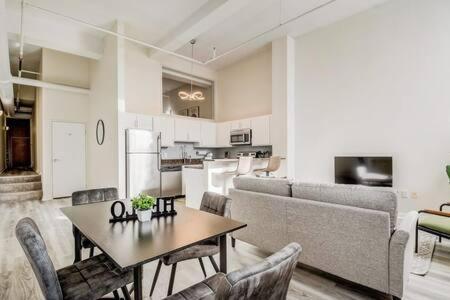 Cozysuites - 2Br With Direct Skybridge Access #5 Indianapolis Exterior photo
